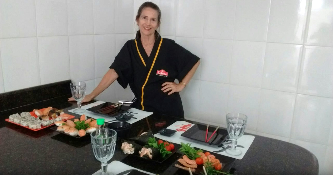 Quem disse que mulher não pode fazer Sushi?