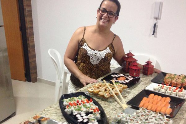 Mulheres podem preparar Sushi e Sashimi? Claro que sim!